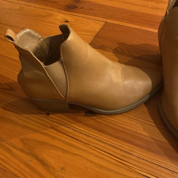 Universal Thread camel booties - Picture 3 of 5